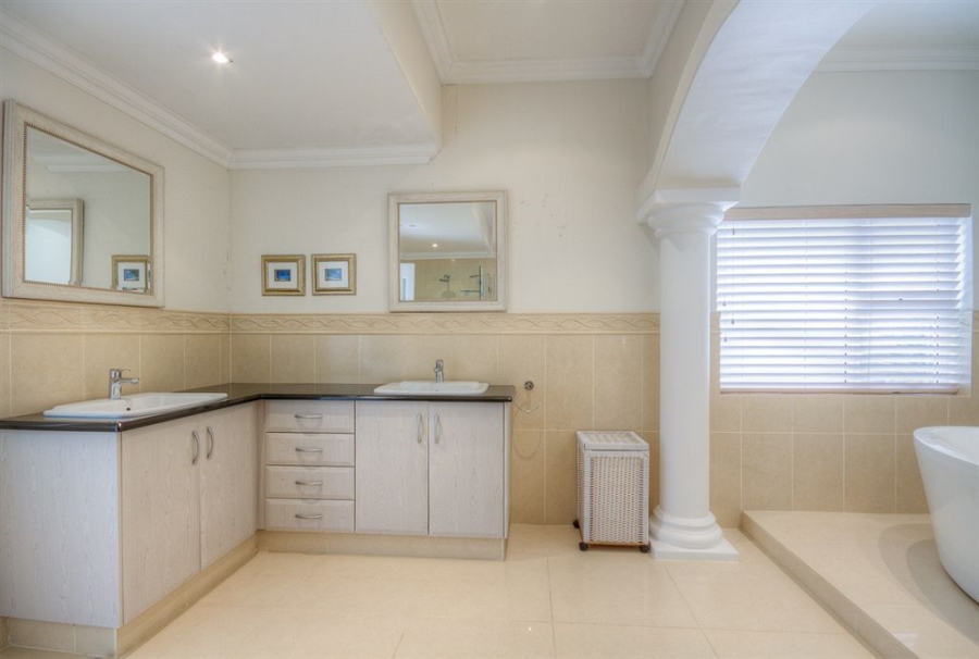 4 Bedroom Property for Sale in Royal Alfred Marina Eastern Cape